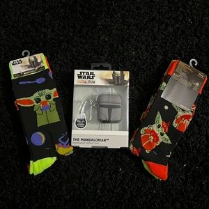 OFFER SOCKS AIRPODS CASE STAR WARS